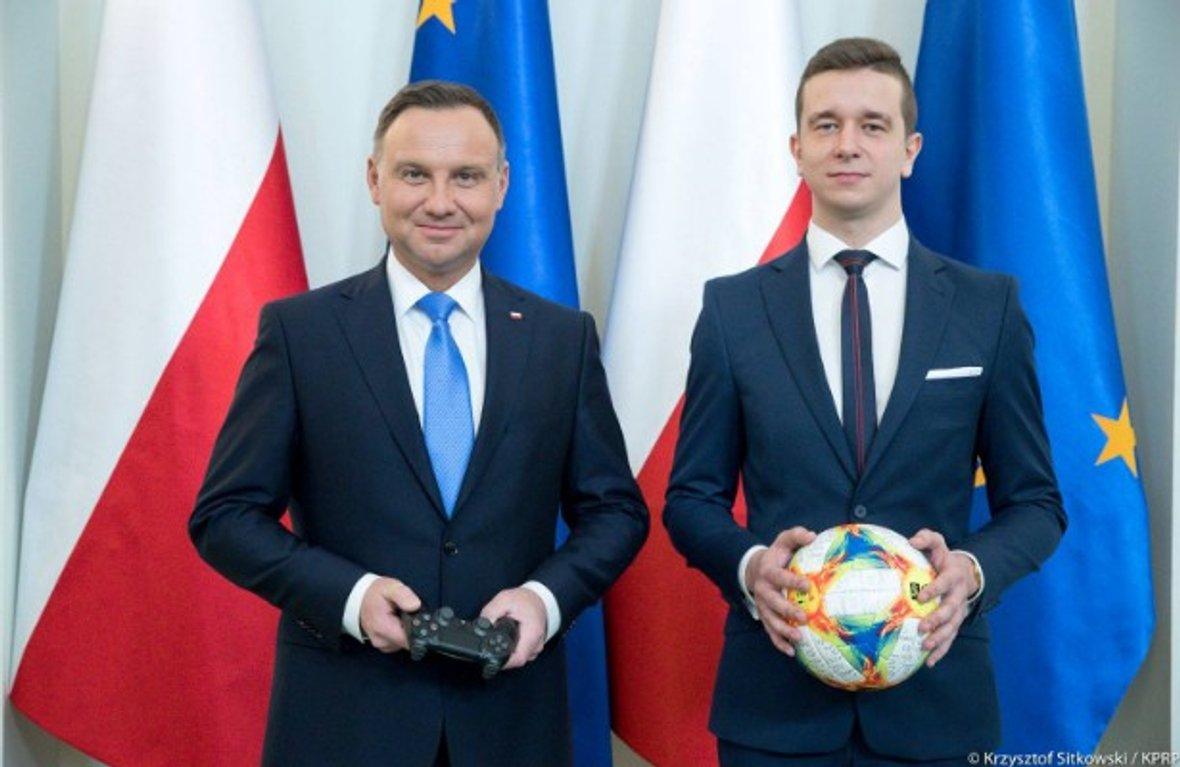 Andrzej Duda powołuje reprezentację Polski w Fifie