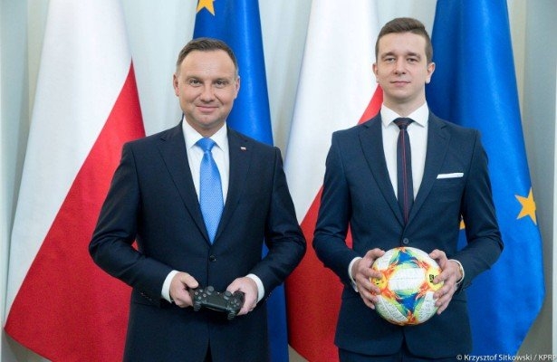 Andrzej Duda powołuje reprezentację Polski w Fifie