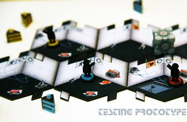 Portal: Uncooperative Cake Acquisition Game – Planszówka z&nbsp;portalami