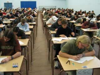 [Na marginesie] Lew, granica, miecz, ulica