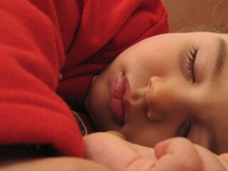 Amerykańscy naukowcy dowodzą: Granie ma&nbsp;niewielki wpływ na&nbsp;zasypianie