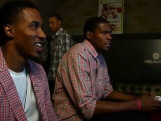 NBA Elite 11: Wysocy Afroamerykanie opowiadają, jak im się gra [WIDEO]