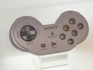 Prototypowe pady od&nbsp;pierwszego PlayStation… były brzydkie
