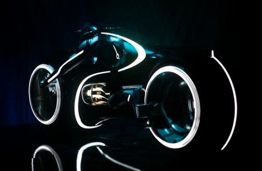 Tron: Pojedź do pracy motorem z Trona