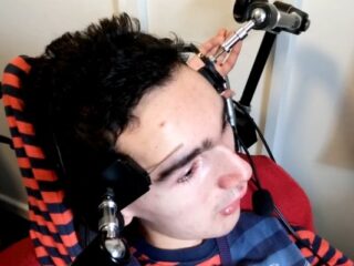 Pewien niepełnosprawny chłopak gra w&nbsp;Minecrafta brwiami [WIDEO]