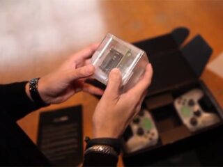 Ouya: Tak&nbsp;wygląda konsola „wielkości kostki Rubika”. Oficjalny „unboxing” [WIDEO]