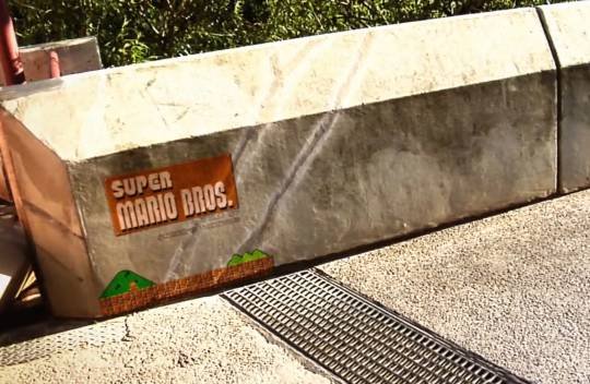 Jak oni to zrobili? Super Mario na murku!