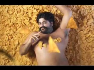 Doritos obwieszcza: Kobiety grające w multi wolą gry… od seksu