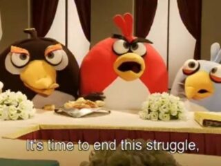 Angry Birds: W Korei wojna, a Świnie i Zezłoszczone Ptaki podpisują traktat pokojowy [WIDEO]