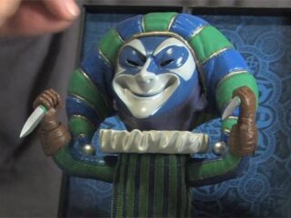 Assassin´s Creed: Brotherhood – unboxing amerykańskiej kolekcjonerki. Tej z pacynką [WIDEO]