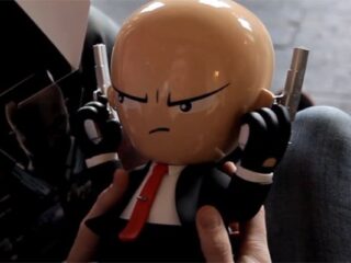 Hitman Rozgrzeszenie: Twórcy rozpakowują kolekcjonerkę i&nbsp;bawią się Agentem 47 [WIDEO]