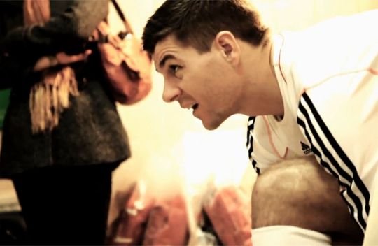 Pure Football: O grze opowiada sam Steven Gerrard [WIDEO]