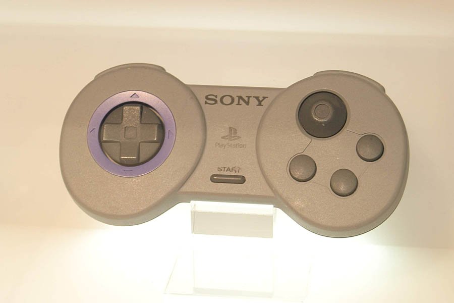 playstation-prototypowe-pady-03_174eg.jpg