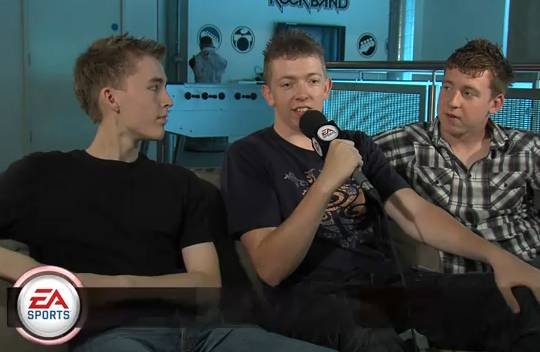 FIFA 11: Widzisz tych chłopaczków? To mistrzowie trików. Potrafisz to, co oni?