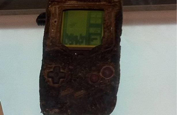 GameBoy, który przeżył Wojnę w Zatoce, wciąż działa [WIDEO]