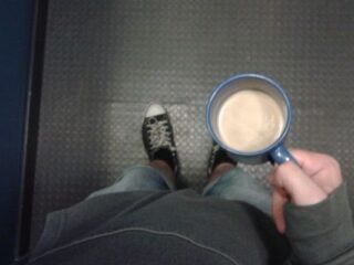 [Pamiętnik z&nbsp;redakcji #1] Deska w&nbsp;drzwiach i&nbsp;mleko z&nbsp;kawą