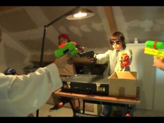 Call of Duty: Childish Warfare? Zakładnicy, plastikowa broń i kurczak [WIDEO]