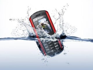 Wideo z sadystycznego testu telefonu Samsung Solid B2100