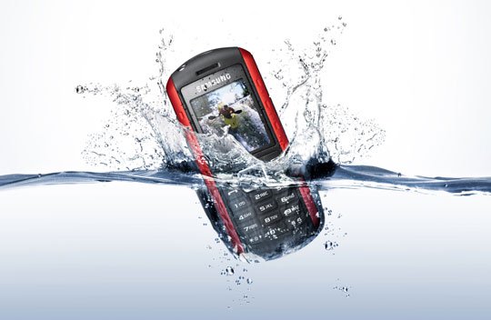 Wideo z sadystycznego testu telefonu Samsung Solid B2100