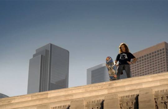 Shaun White Skateboarding: Shaun White skacze z 10 piętra [WIDEO]