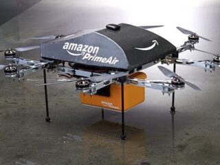 Amazon PrimeAir: Przyszłość zakupów to&nbsp;drony dostawcze [WIDEO]