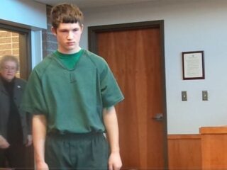 Czternastolatek próbował zamordować rodziców. Twierdzi, że&nbsp;zrobił to&nbsp;z&nbsp;powodu gier