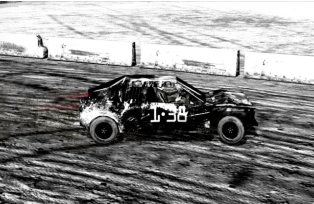 Mayhem: Wyścigi z pogiętą karoserią [WIDEO]