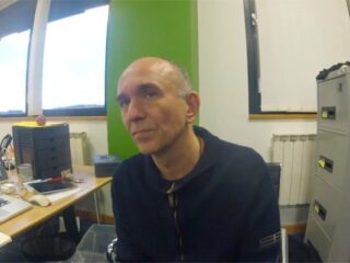 GODUS: Sir Peter o&nbsp;„singlu” i&nbsp;multi [WIDEO]