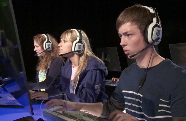 Video Game High School: Gdzie herosi PWNują, a nooby idą do domu [WIDEO]