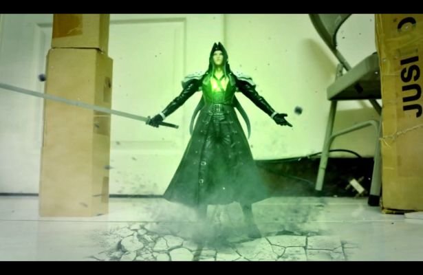 Cloud, Sephiroth, Aeris i Gundamy? 8 minut animowanej poklatkowo bijatyki [WIDEO]