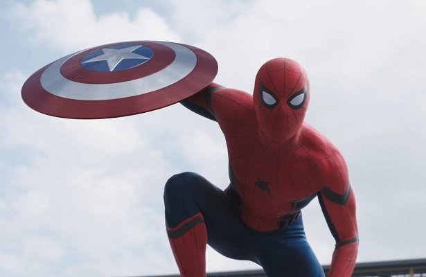 Captain America: Civil War – Nowy Spider-Man wita się z widzami [WIDEO]