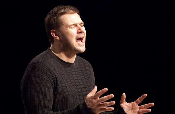 TOMASZ KAROLAK ZAGRA WIEDŹMINA? Nie. Litości.