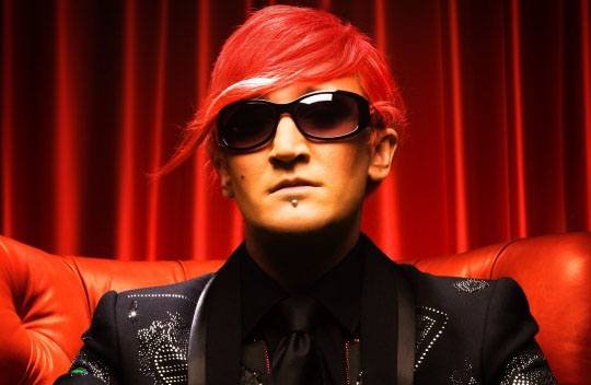 Ten człowiek pojawi się w grze. Zgadnij jakiej…