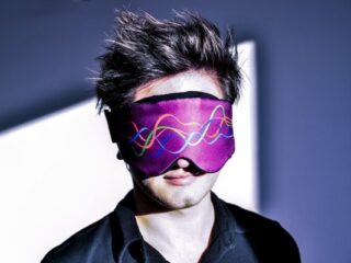 NeuroOn: Maska, która&nbsp;skróci potrzebny czas snu [WIDEO]