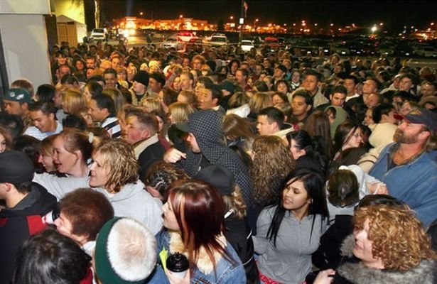 Apokalipsa? Nie, to&nbsp;premiera PlayStation 4 w&nbsp;Europie… [WIDEO]