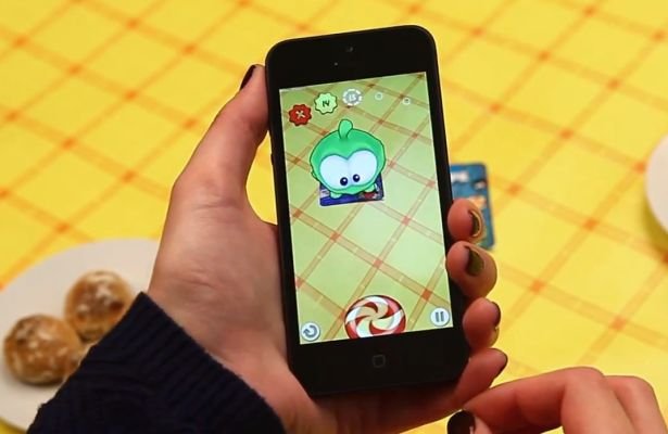 Om Nom: Candy Flick – Ludożerka chce cukierka [WIDEO]