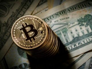 Bitcoin po raz pierwszy w swojej historii przebił granicę 100 000 dolarów