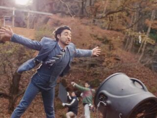 Monster Hunter: World – Japoński gwiazdor filmowy naśladuje potwory z gry [WIDEO]