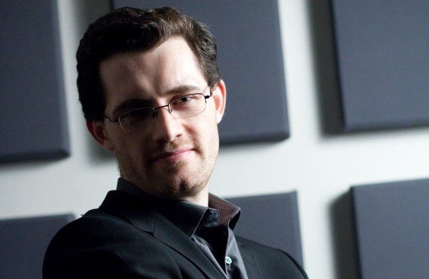 Każdy zyskałby na tym, gdyby po godzinach mógł usiąść do jakiegoś instrumentu i po prostu cokolwiek zagrać. [WYWIAD]