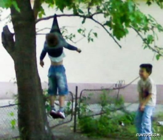 kids_stupid_stuck_02_17ayw.jpg