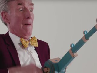 Nintendo Labo: „Amerykański naukowiec” Bill Nye bawi się kartonową wędką i gra na papierowym pianinie [WIDEO]