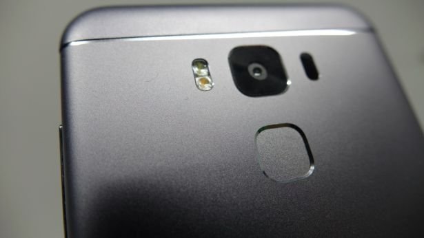 Asus-Zenfone-3-max-02-9_178kk.jpg