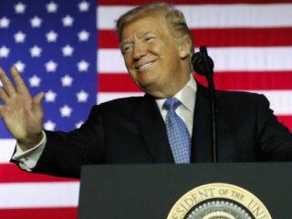 Donald Trump omówi z&nbsp;branżą rzekome powiązania brutalnych gier ze&nbsp;szkolnymi strzelaninami