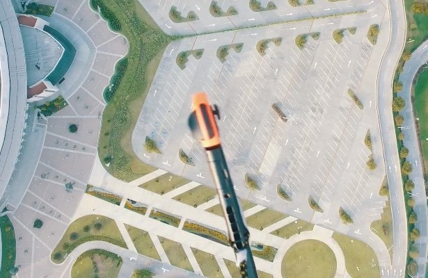 Pooglądajmy razem, jak ludzie ze zbyt dużą ilością gotówki zrzucają Nintendo Switcha z 300 metrów