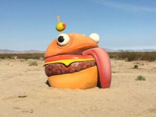 Fortnite: Kilkumetrowy burger z gry odnaleziony na kalifornijskiej pustyni