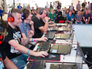 Rozgrywki Polskiej Ligi Esportowej na&nbsp;żywo na&nbsp;ROKO Good Game