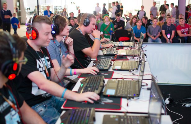 Rozgrywki Polskiej Ligi Esportowej na&nbsp;żywo na&nbsp;ROKO Good Game