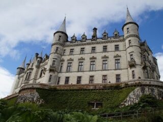 [Na marginesie] To&nbsp;antyk czy&nbsp;średniowiecze? Wskazówką mogą być miecze