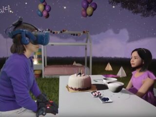 Matka spotkała się ze&nbsp;zmarłą córką odtworzoną w&nbsp;VR [WIDEO]