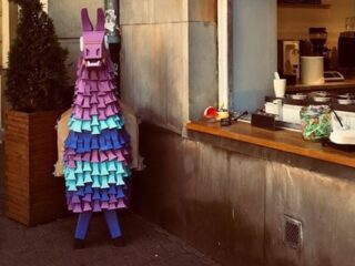 Lama z Fortnite’a odnaleziona w Warszawie